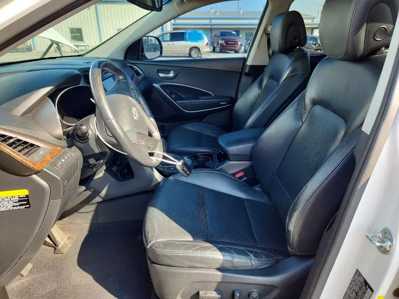 2017 HYUNDAI SANTA FE SE  