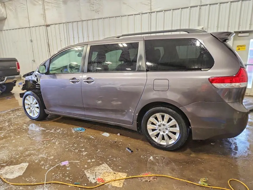 2011 TOYOTA SIENNA XLE 7 PASSENGER  