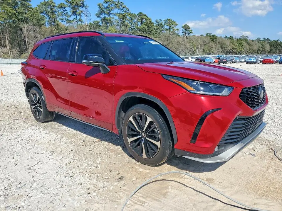 2022 TOYOTA HIGHLANDER XSE  