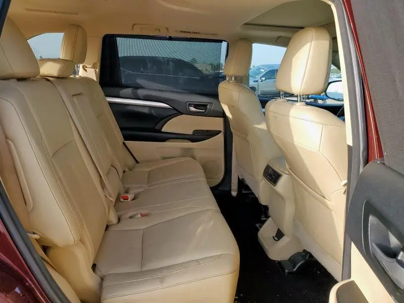 2018 TOYOTA HIGHLANDER SE  