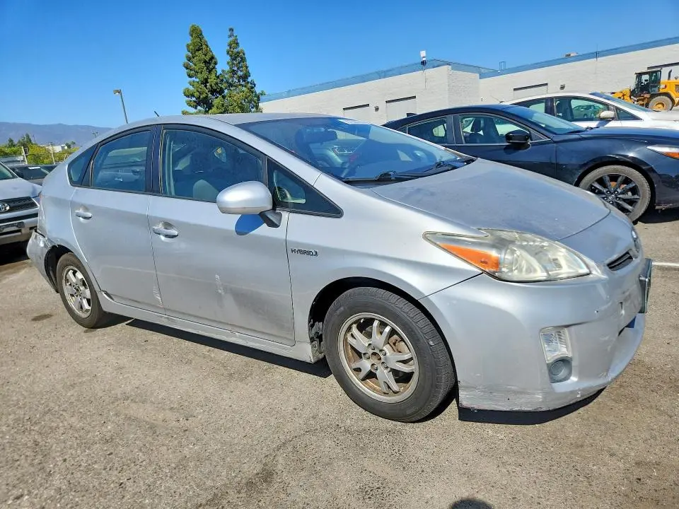 2010 TOYOTA PRIUS III  