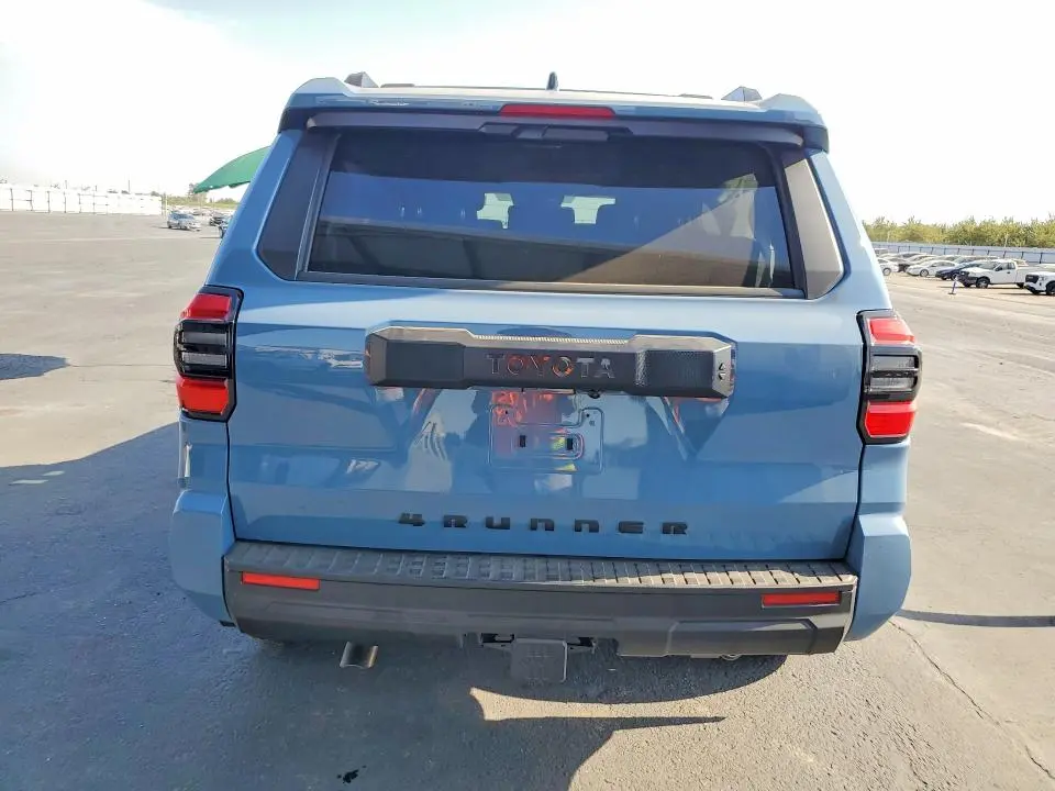 2026 TOYOTA 4RUNNER SR5  