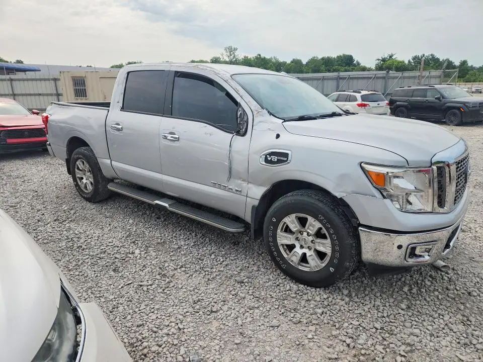 2017 NISSAN TITAN SV  