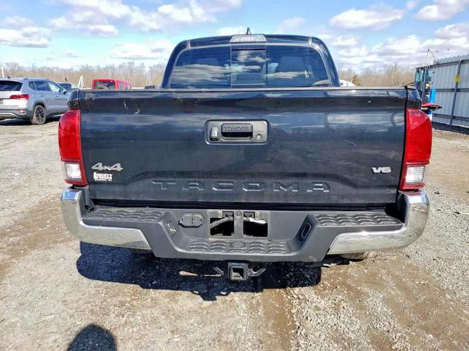 2022 TOYOTA TACOMA SR5 V6  