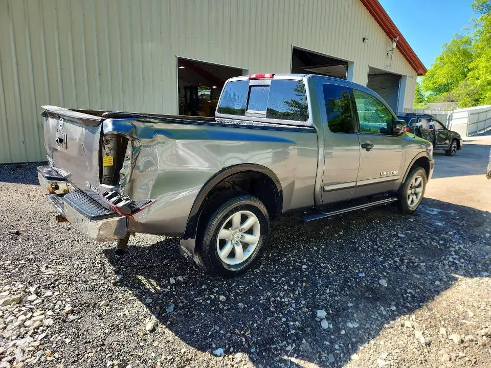 2015 NISSAN TITAN SV  