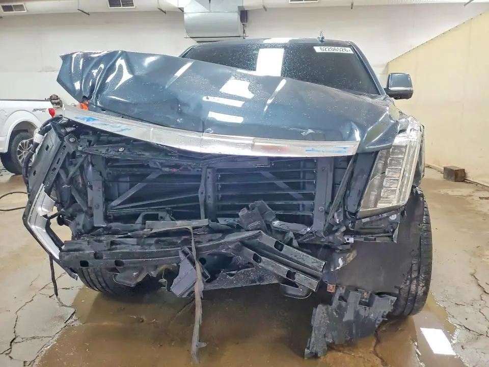 2019 CADILLAC ESCALADE ESV LUXURY  
