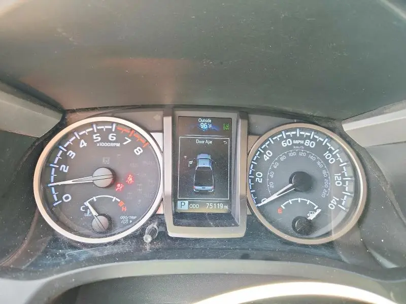 2020 TOYOTA TACOMA SR5 V6  