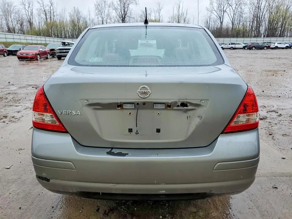 2010 NISSAN VERSA   