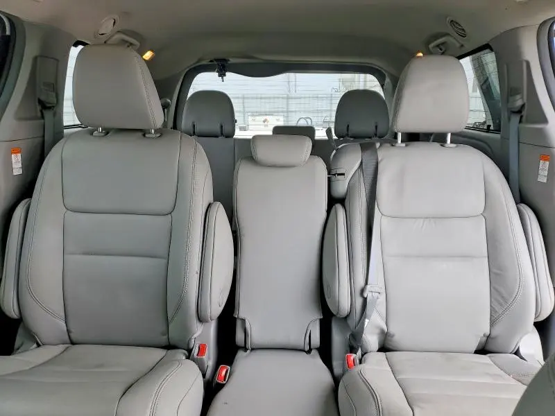 2019 TOYOTA SIENNA XLE 8-PASSENGER  