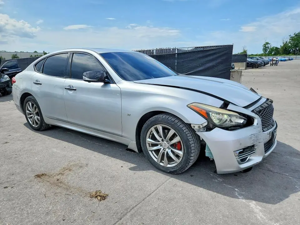 2015 INFINITI Q70 3.7  