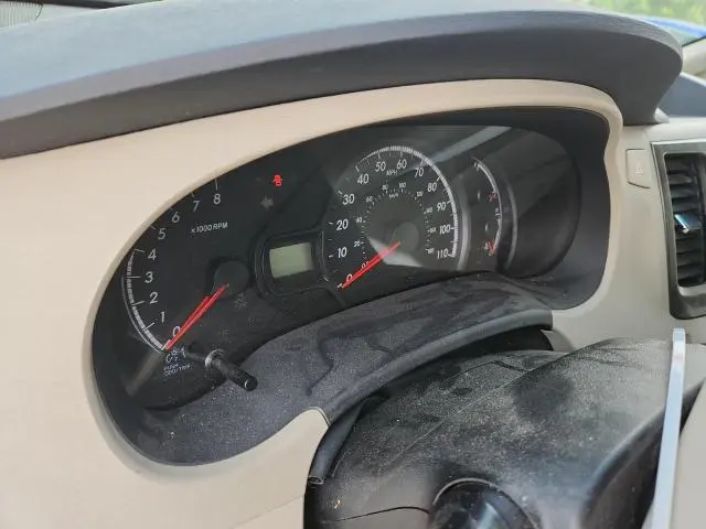 2013 TOYOTA SIENNA LE  