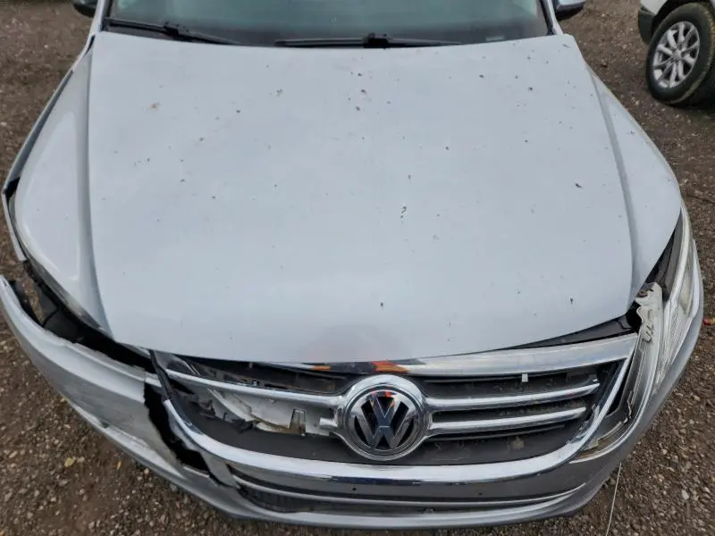 2011 VOLKSWAGEN TIGUAN S  