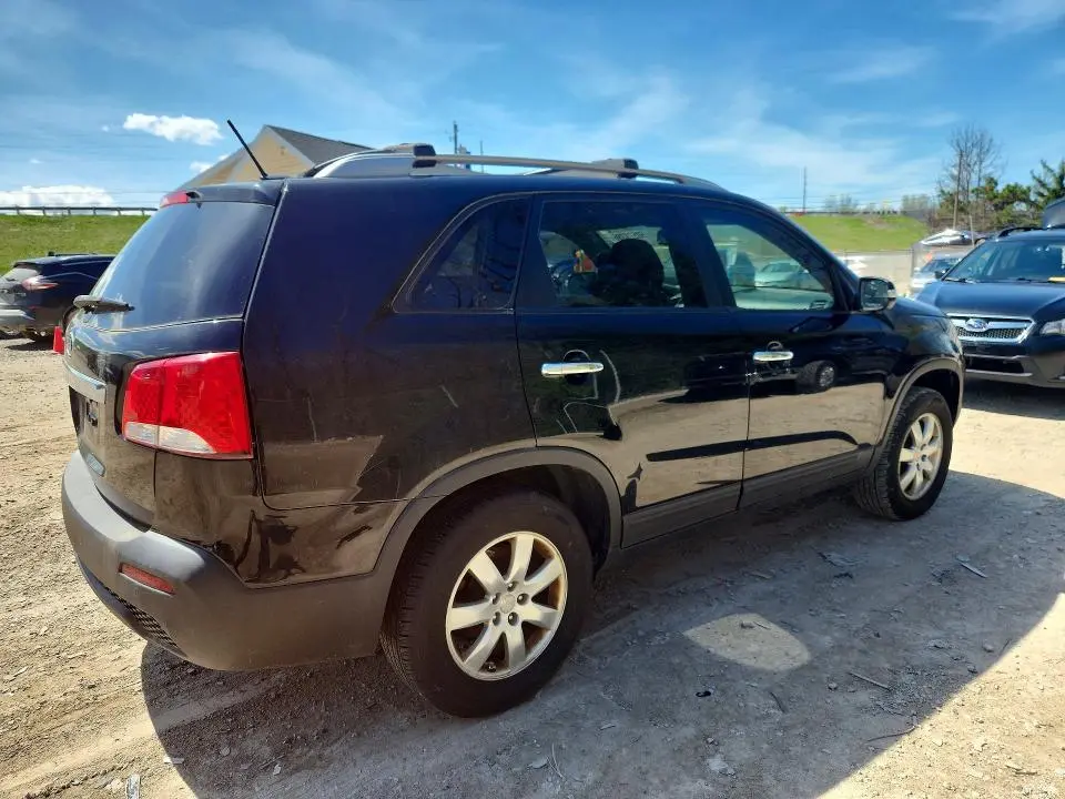 2011 KIA SORENTO LX  