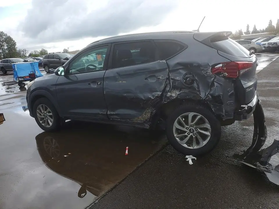 2016 HYUNDAI TUCSON SE  
