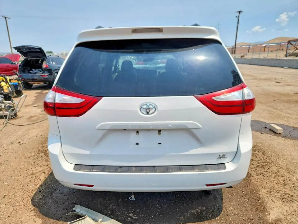 2015 TOYOTA SIENNA LE  