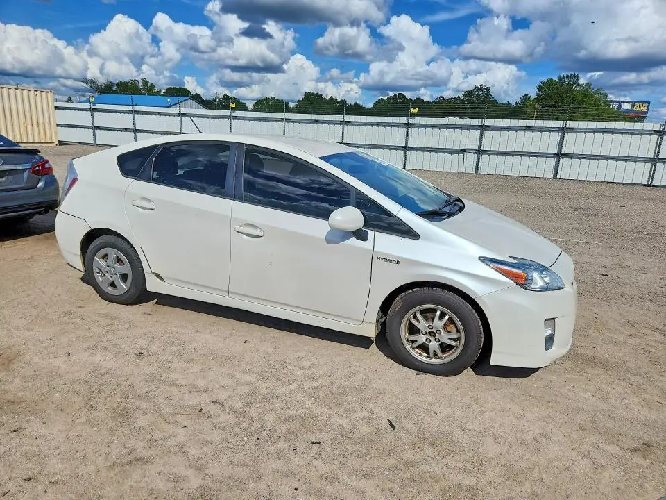 2010 TOYOTA PRIUS III  