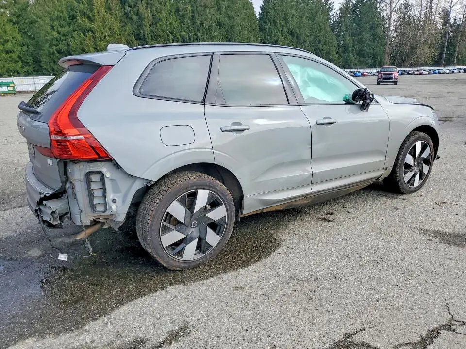 2024 VOLVO XC60 PLUS  