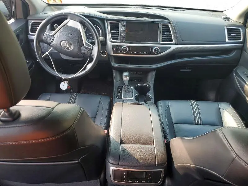 2017 TOYOTA HIGHLANDER SE  