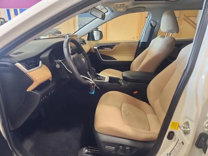2022 TOYOTA RAV4 XLE  