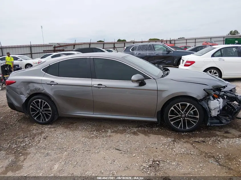 2025 TOYOTA CAMRY XLE