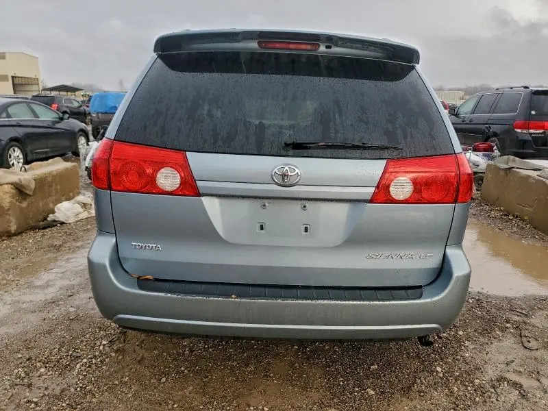 2010 TOYOTA SIENNA LE 7 PASSENGER  