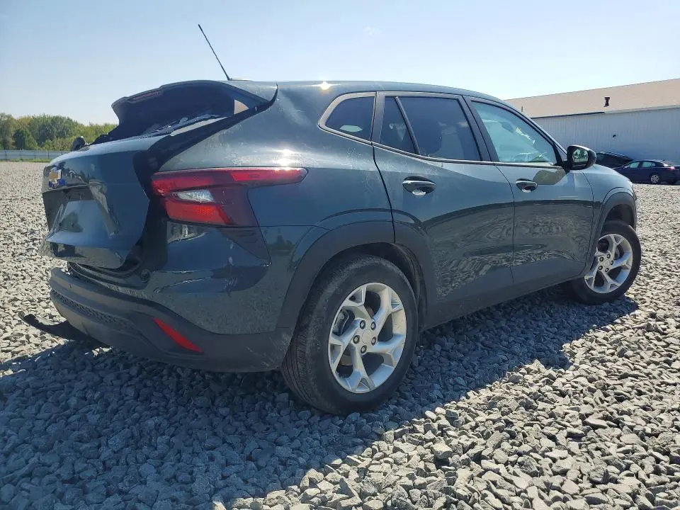 2025 CHEVROLET TRAX LS  