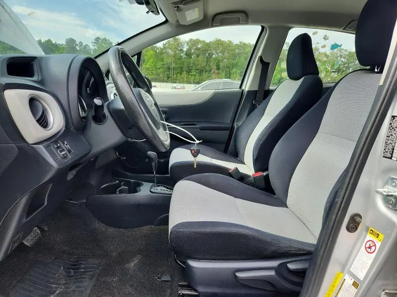 2013 TOYOTA YARIS 5-DOOR LE  