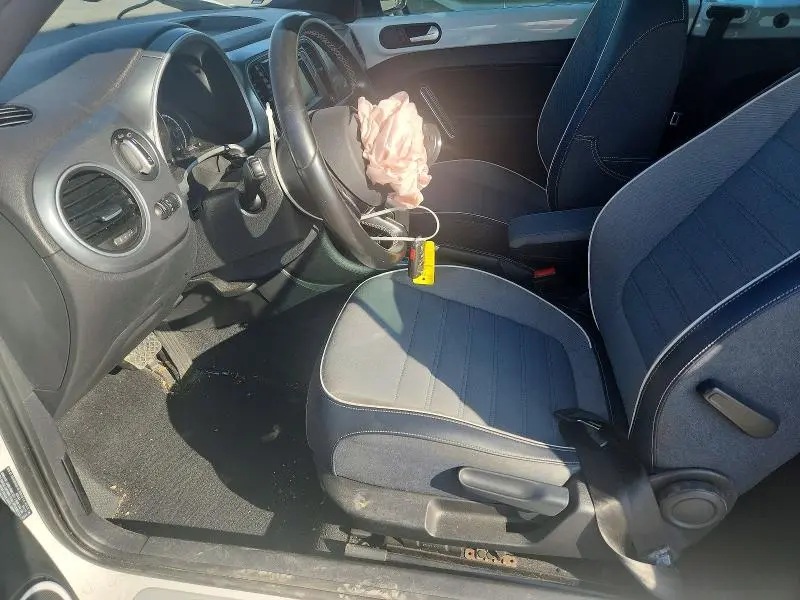 2016 VOLKSWAGEN BEETLE S  
