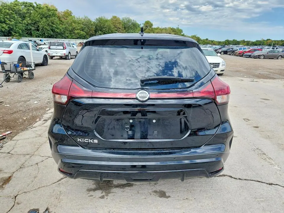 2021 NISSAN KICKS S  