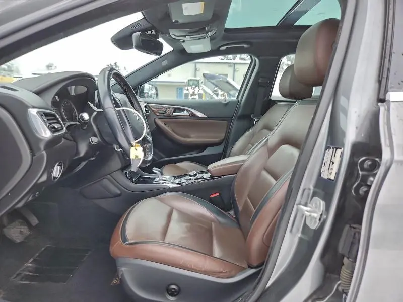 2017 INFINITI QX30 BASE  