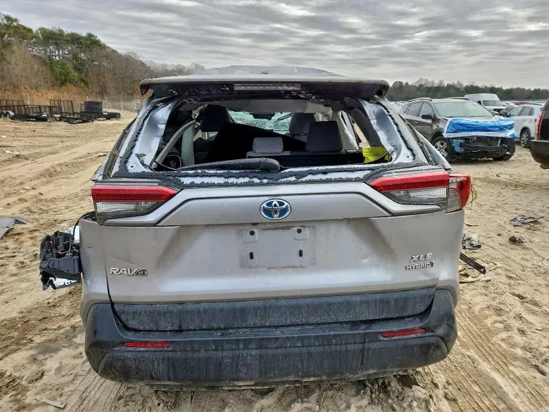 2020 TOYOTA RAV4 XLE  