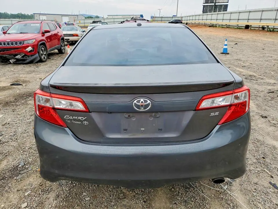 2014 TOYOTA CAMRY SE  