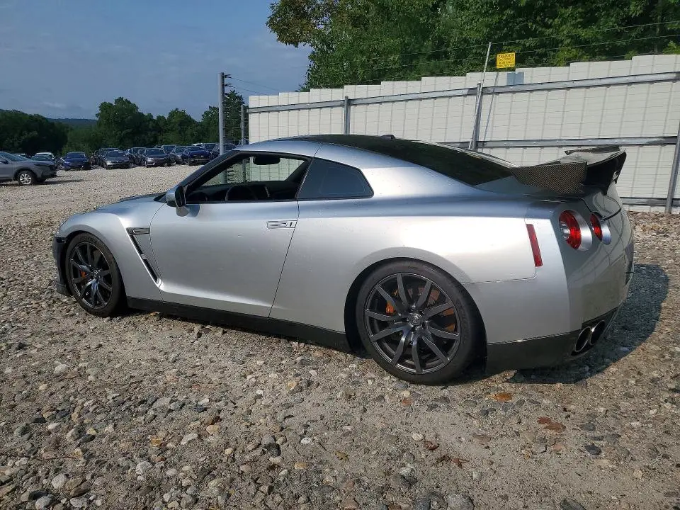 2012 NISSAN GT-R   