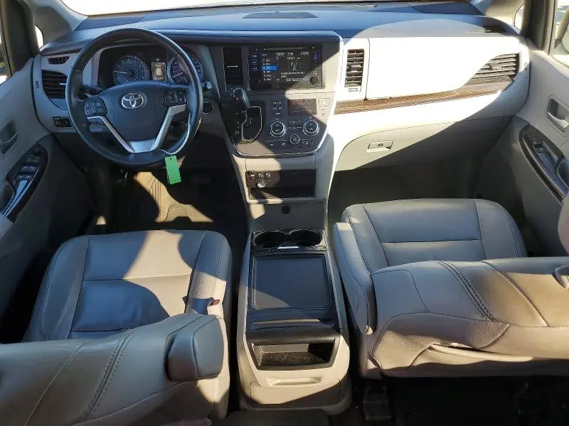 2015 TOYOTA SIENNA XLE  