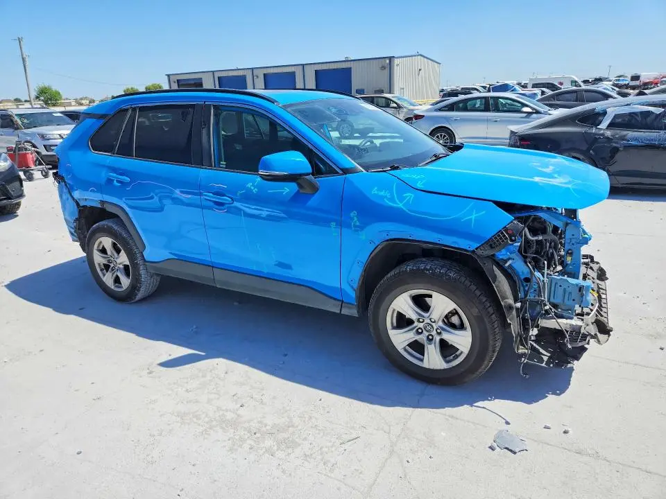 2019 TOYOTA RAV4 XLE  