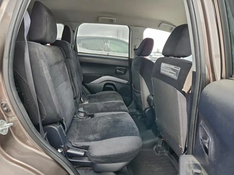 2012 MITSUBISHI OUTLANDER SE  