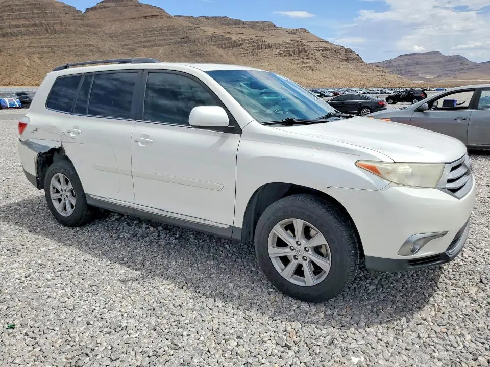 2012 TOYOTA HIGHLANDER SE  