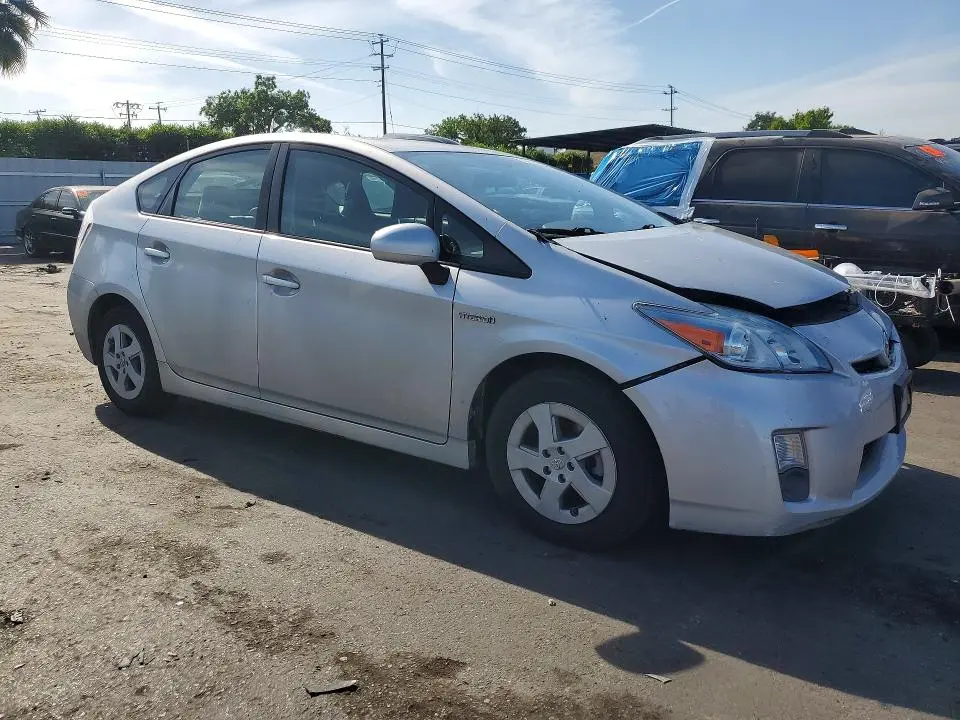 2010 TOYOTA PRIUS III  