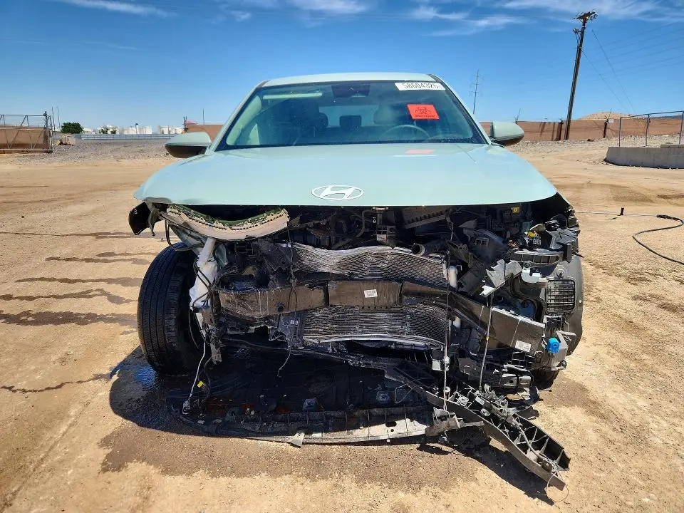 2024 HYUNDAI KONA SE  