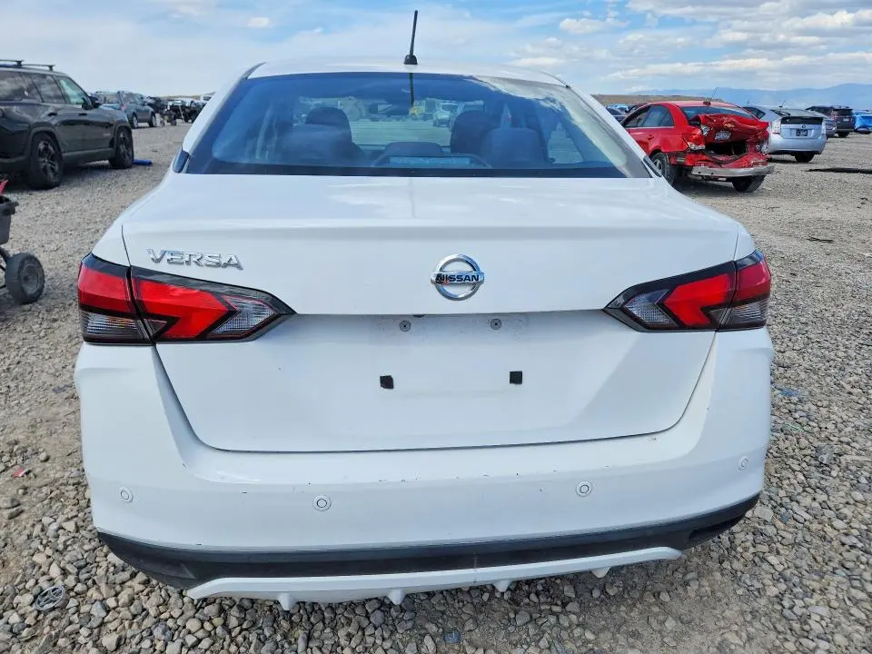 2022 NISSAN VERSA S  