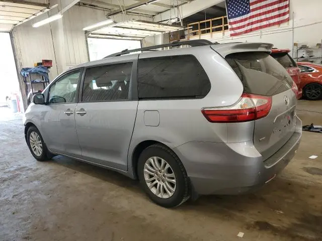 2017 TOYOTA SIENNA XLE