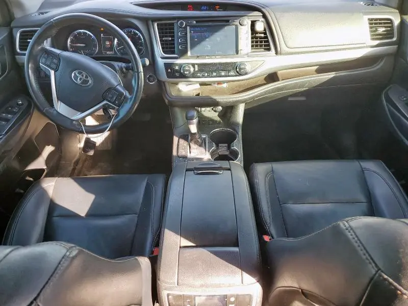 2019 TOYOTA HIGHLANDER SE  