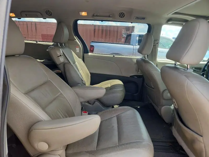 2015 TOYOTA SIENNA XLE 8-PASSENGER  
