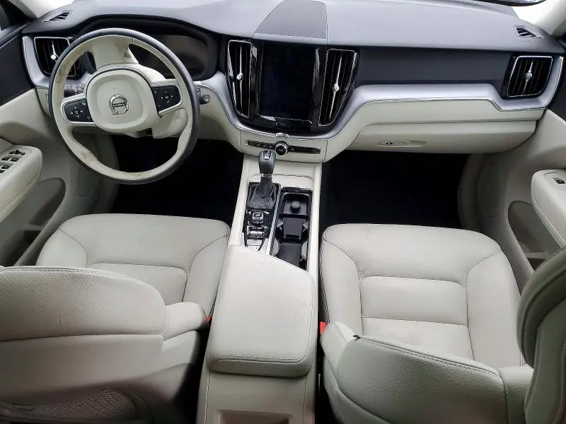 2020 VOLVO XC60 T5 MOMENTUM  