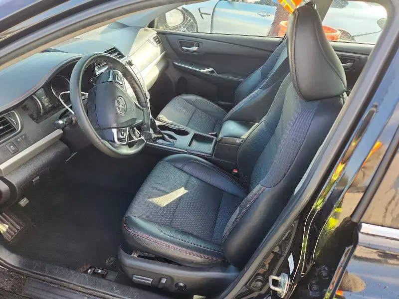 2015 TOYOTA CAMRY SE  