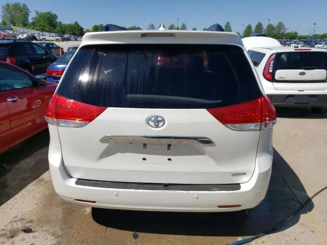 2014 TOYOTA SIENNA XLE  