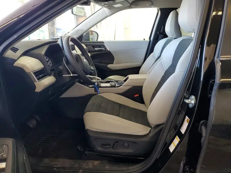 2025 MITSUBISHI OUTLANDER SE  