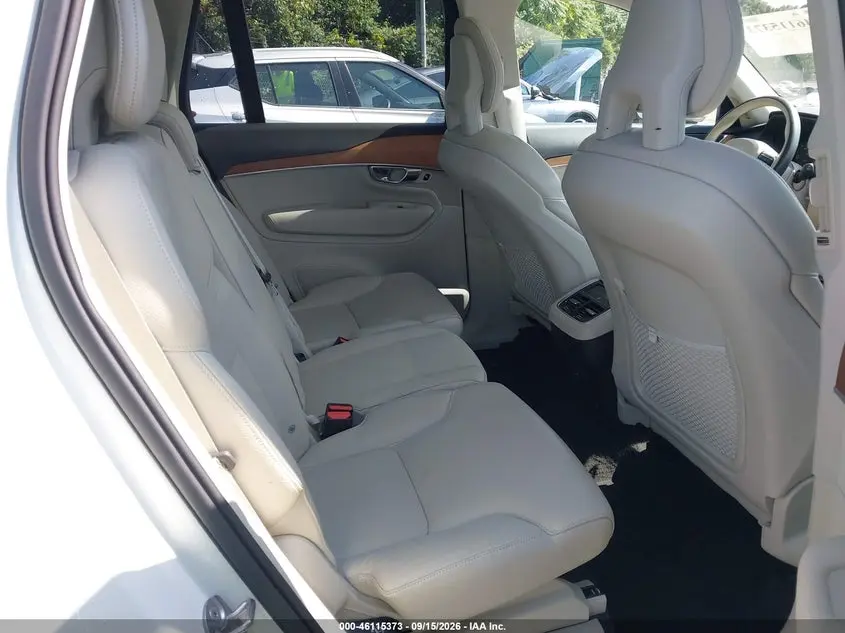 2022 VOLVO XC90 T5 MOMENTUM 7 PASSENGER