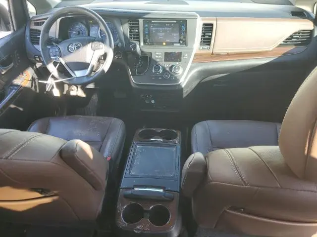 2016 TOYOTA SIENNA XLE  