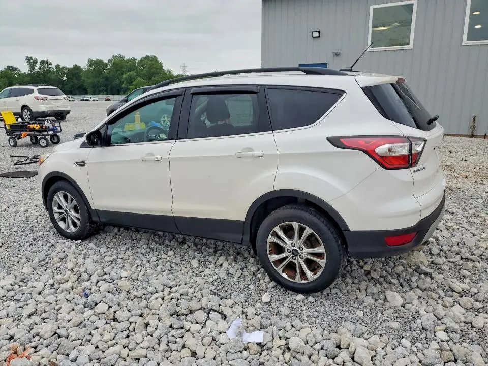 2017 FORD ESCAPE SE  